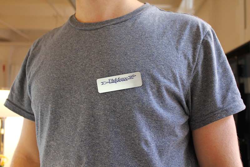 Namnskylt Namnbricka på t-shirt