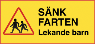 Sänk farten skylt Lekande barn. Siluett av mamma och barn i röd varningstriangel. För privat väg och villaområde